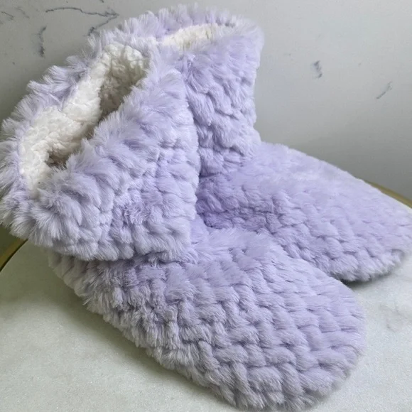 NWT Warm and Cozy Lavender Non-Slip Sherpa High Top Slippers OS - Picture 1 of 5